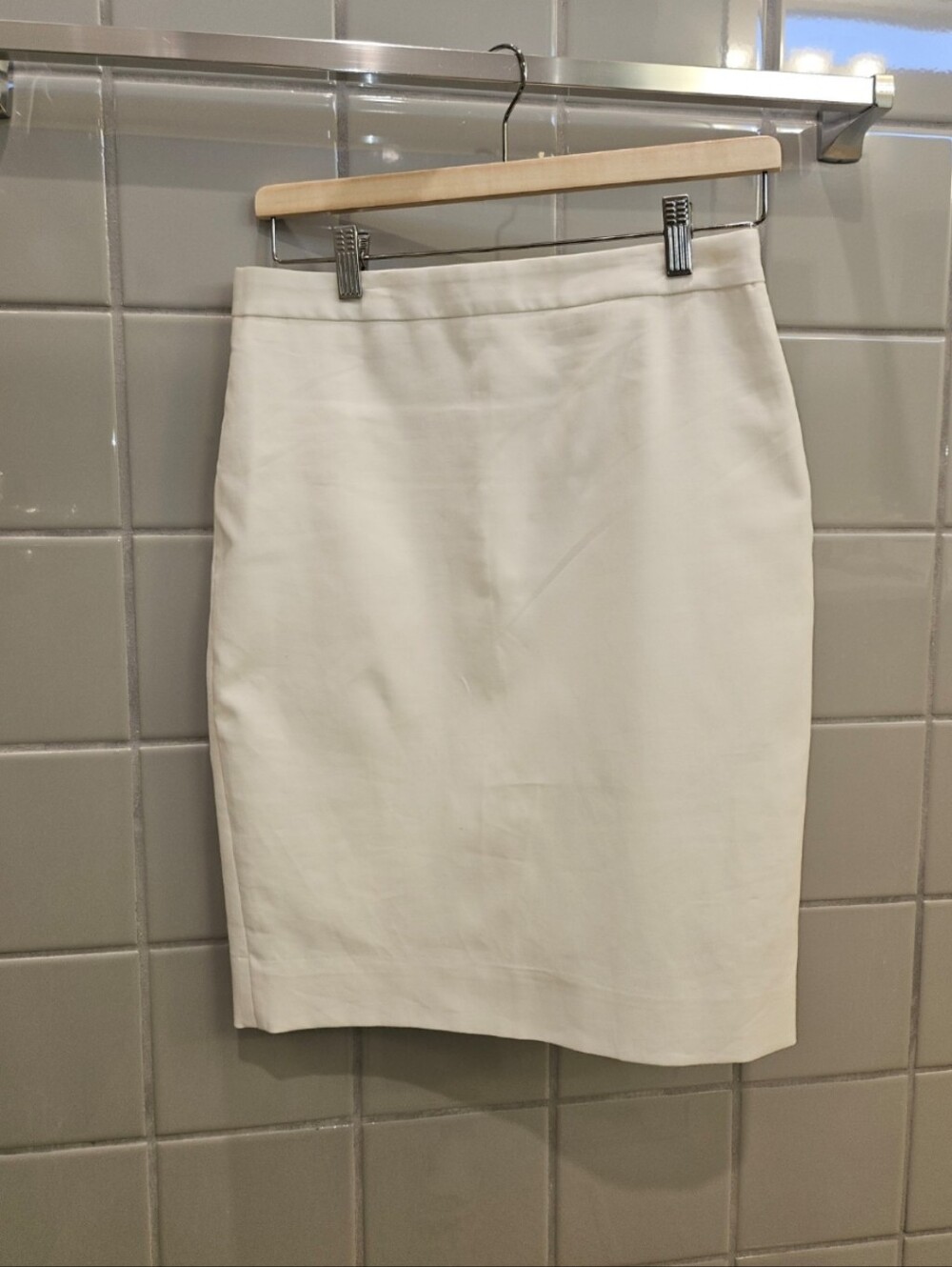 J. Crew Cream Pencil Skirt - Sleek Workwear Cotton/Linen